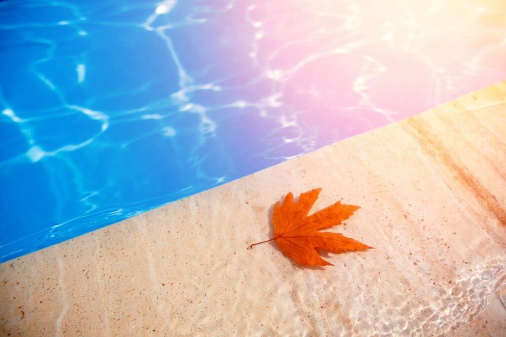 4 Tips for an open pool during the fall