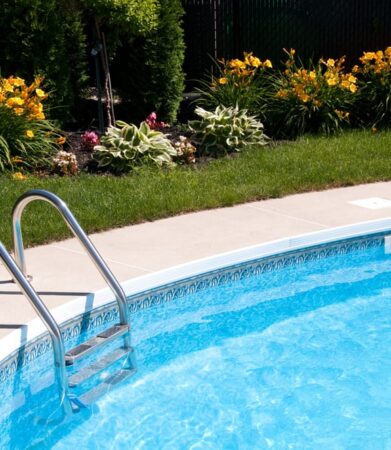 An outdoor backyard pool featuring above ground pool entry steps. If you have an above ground pool, or are thinking about installing one, you’ll need to consider which above ground pool entry steps to choose.
